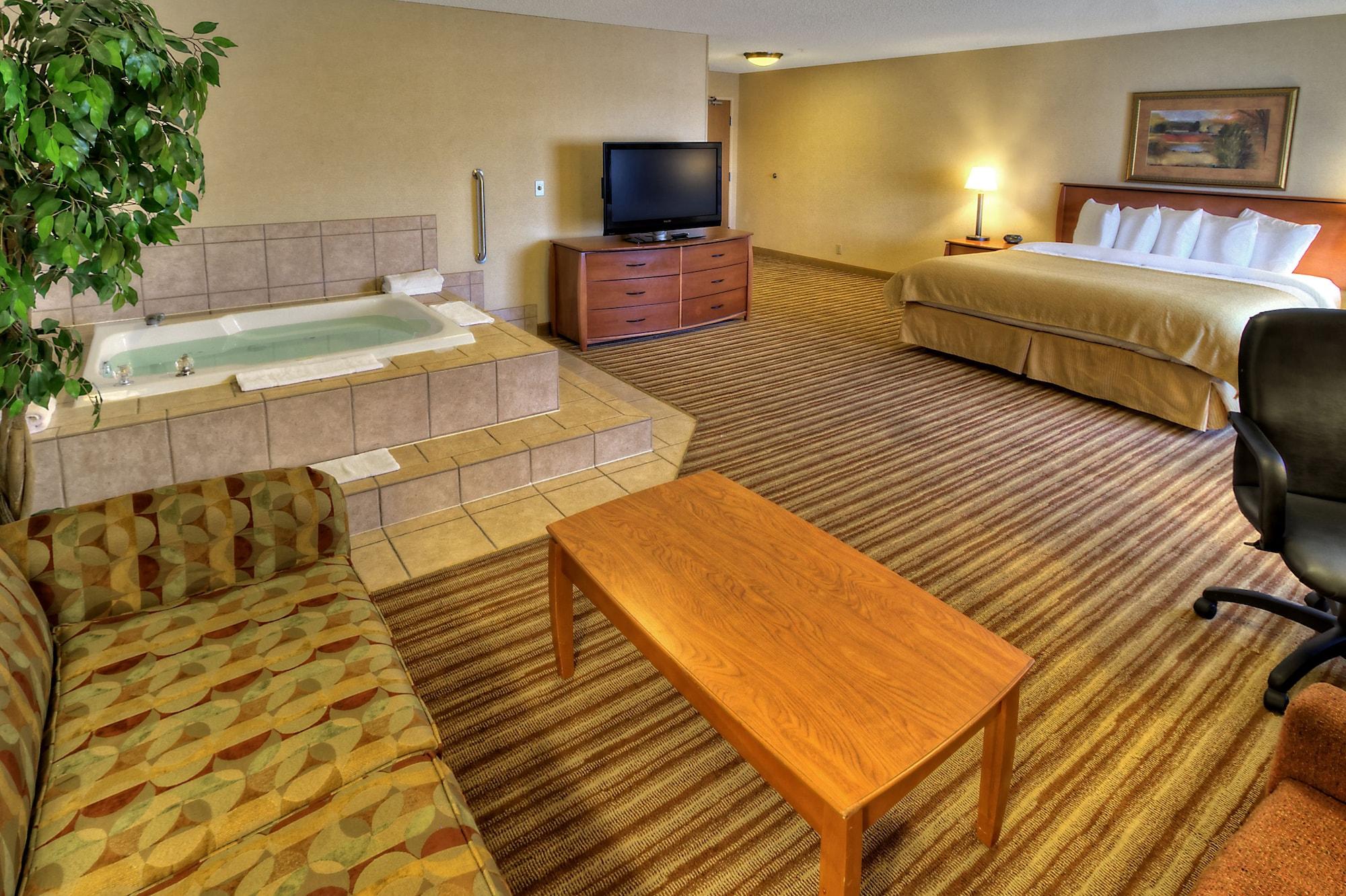 Quality Inn & Suites Туин-Фолс Экстерьер фото