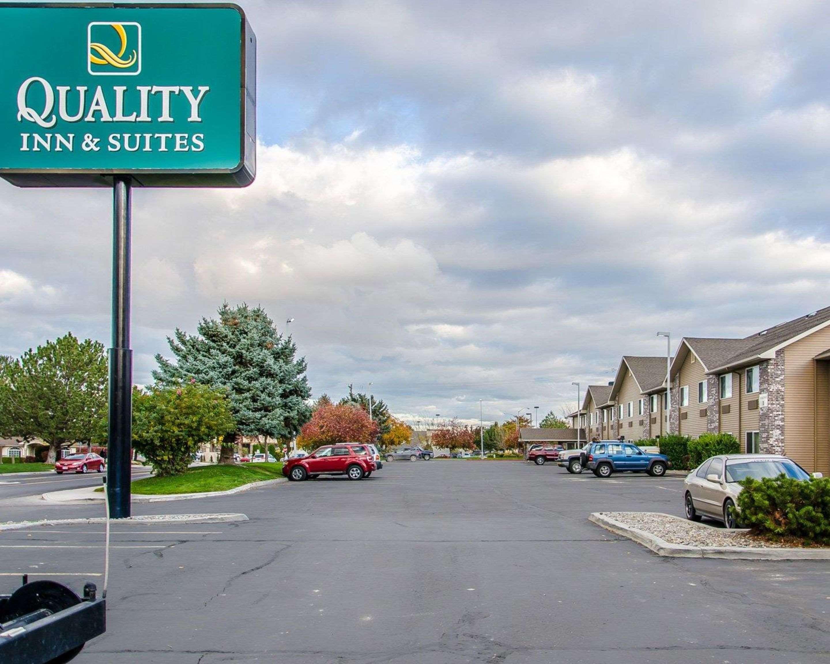 Quality Inn & Suites Туин-Фолс Экстерьер фото