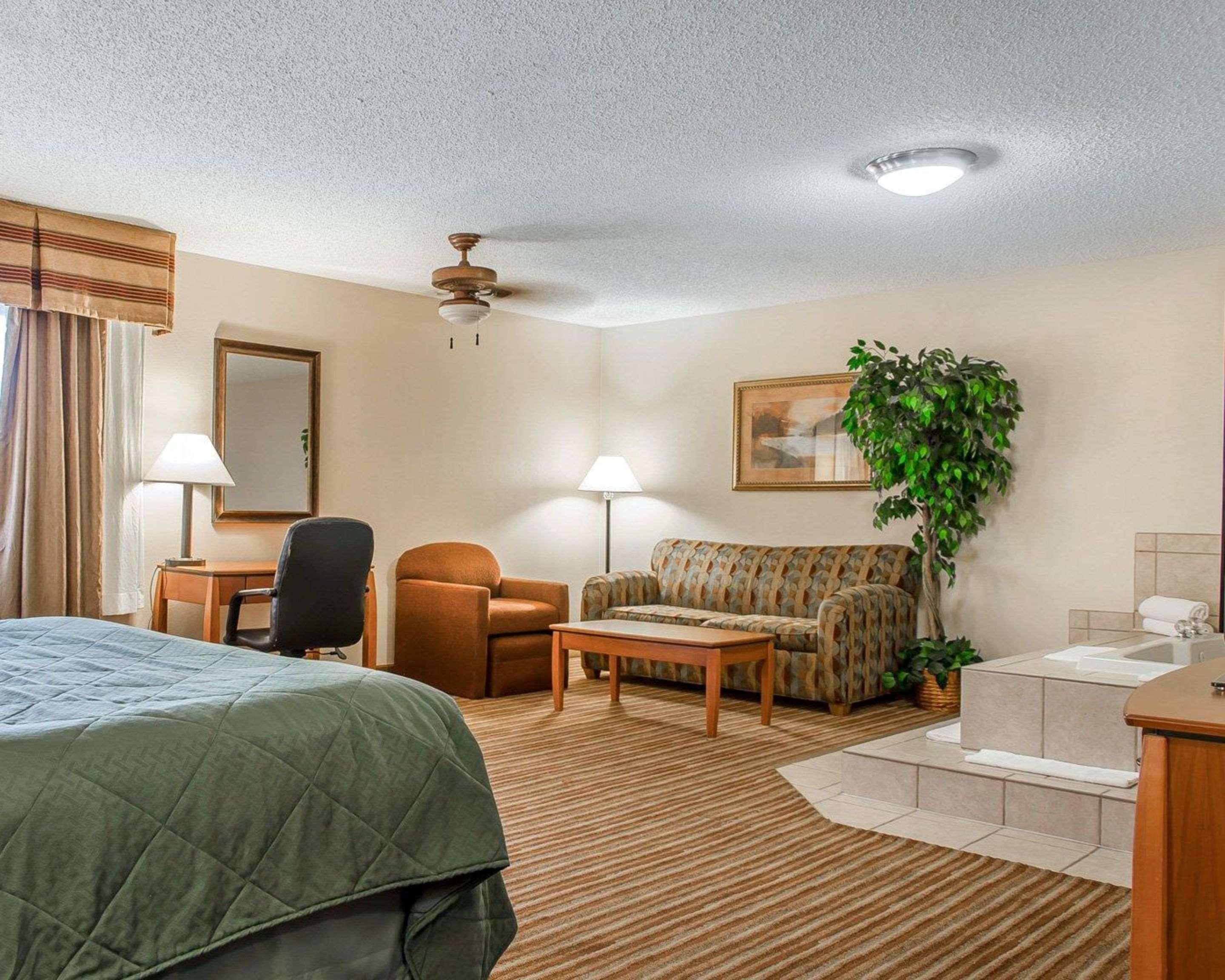 Quality Inn & Suites Туин-Фолс Экстерьер фото