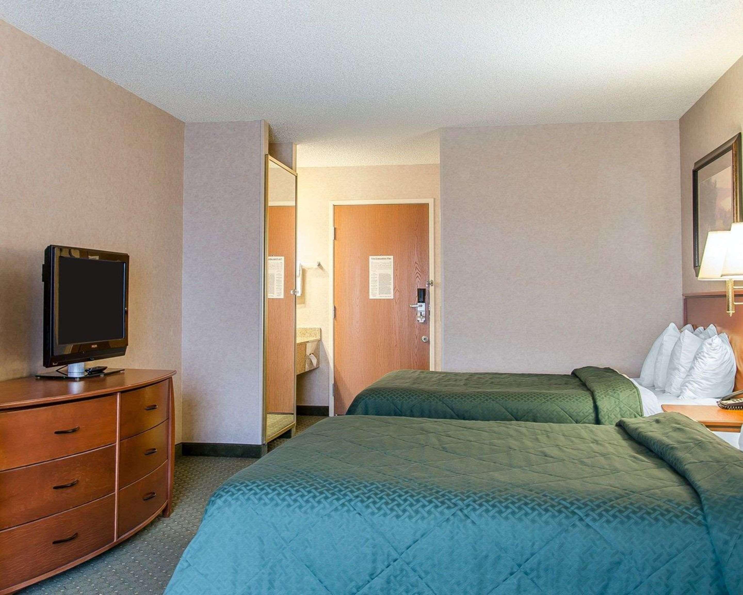 Quality Inn & Suites Туин-Фолс Экстерьер фото