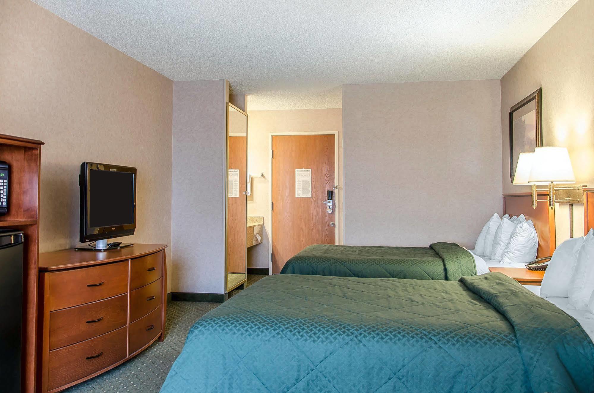 Quality Inn & Suites Туин-Фолс Экстерьер фото