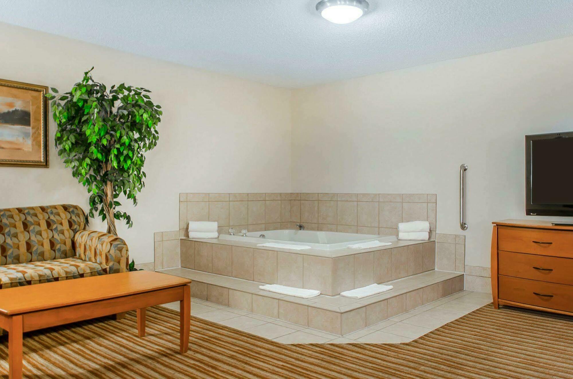 Quality Inn & Suites Туин-Фолс Экстерьер фото