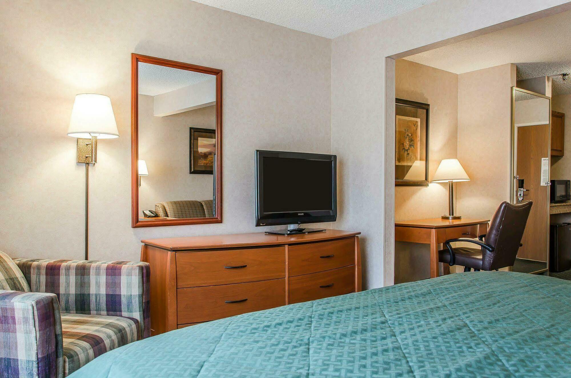 Quality Inn & Suites Туин-Фолс Экстерьер фото